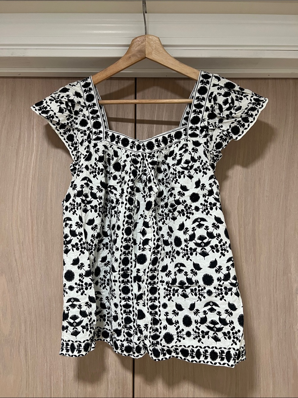 Max Studio White Cotton Tunic with Black Floral Embroidery